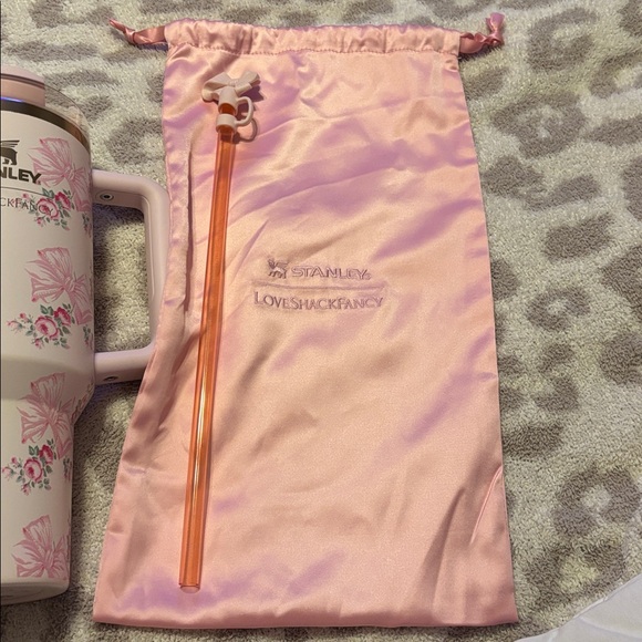 Stanley x LoveShackFancy 40 oz tumbler - Picture 5 of 10